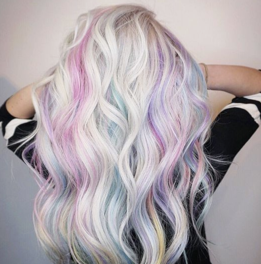 Holographic Hair Dye Trend 2025 – Shine with Iridescent Colors